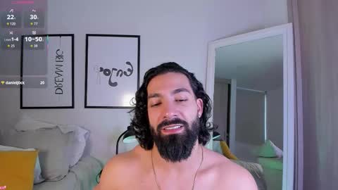 Snapshot of maxstrong01 chatting on 12.03.25 Max online show from 12.03.25