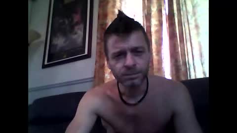 Snapshot of maxthewolf chatting on 10.18.25 MaxTheWolf online show from 10.18.25