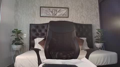 Snapshot of maxxicruz chatting on 11.06.25 Maxxi online show from 11.06.25