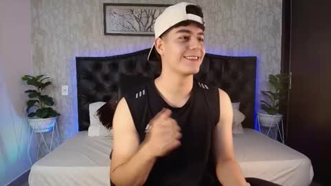 Snapshot of maxxicruz chatting on 11.15.25 Maxxi online show from 11.15.25