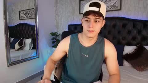 Snapshot of maxxicruz chatting on 11.17.25 Maxxi online show from 11.17.25