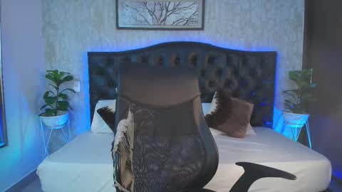 Snapshot of maxxicruz chatting on 11.22.25 Maxxi online show from 11.22.25