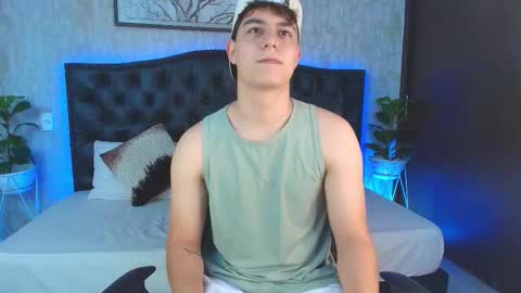 Snapshot of maxxicruz chatting on 11.25.25 Maxxi online show from 11.25.25