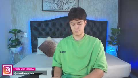 Snapshot of maxxicruz chatting on 11.29.25 Maxxi online show from 11.29.25