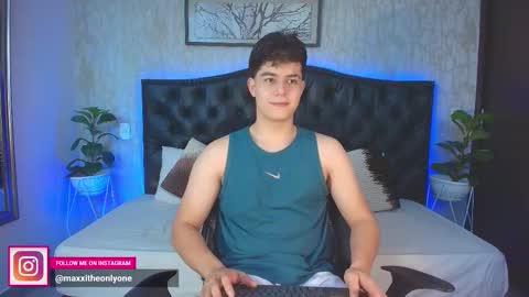 Snapshot of maxxicruz chatting on 12.02.25 Maxxi online show from 12.02.25