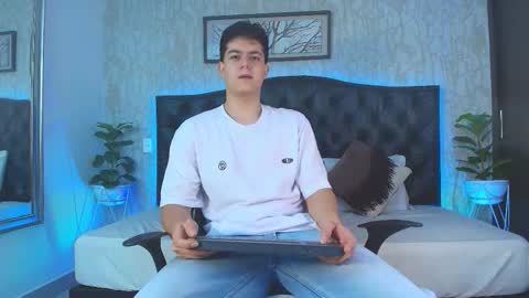 Snapshot of maxxicruz chatting on 12.14.25 Maxxi online show from 12.14.25