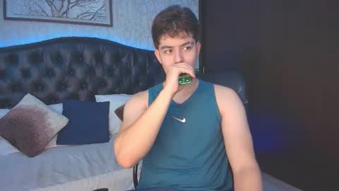 Snapshot of maxxicruz chatting on 12.16.25 Maxxi online show from 12.16.25