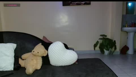 Snapshot of maxxinepetite chatting on 07.25.26 maxxinepetite online show from 07.25.26