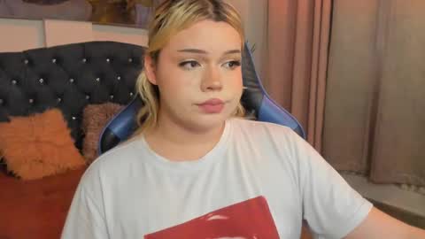 Maxine Minx online show from 02.15.25