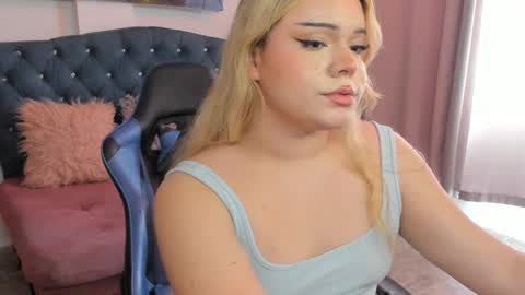 Maxine Minx online show from 03.06.25