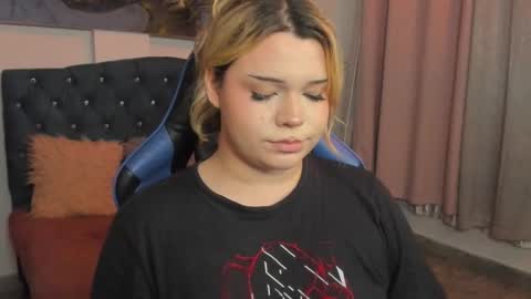 Maxine Minx online show from 03.11.25