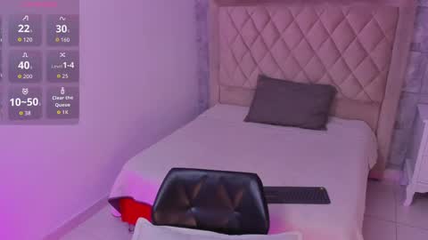 Maxine Minx online show from 09.18.25