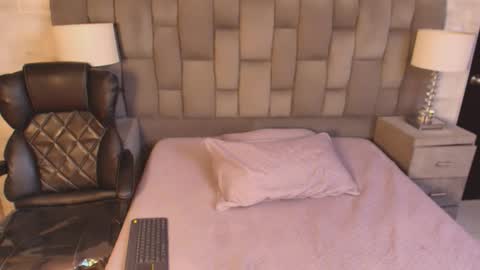 Maxine Minx online show from 11.05.25