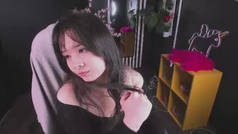 Snapshot of may_lings chatting on 06.17.26 may_lings online show from 06.17.26