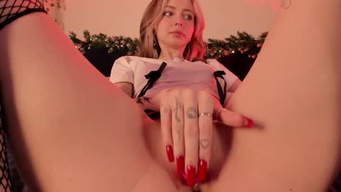 Snapshot of may_meowww chatting on 12.10.24 May online show from 12.10.24