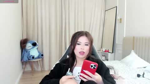 Mia online show from 09.14.25