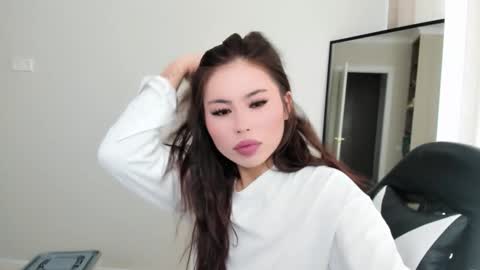 Mia online show from 10.26.25