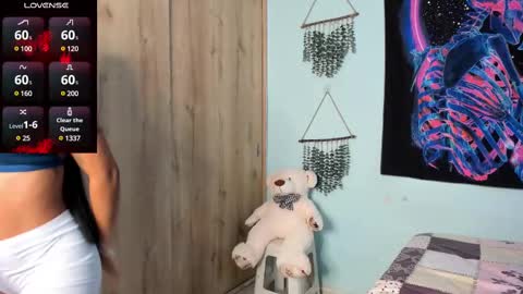 Snapshot of maya__fox chatting on 02.15.25 OF mayitta19 online show from 02.15.25