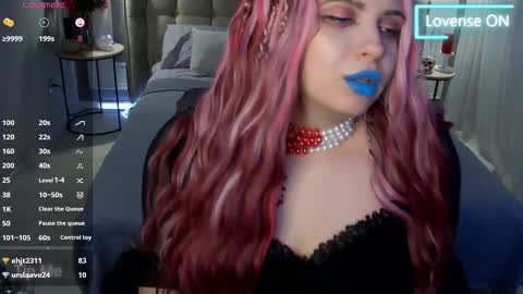 Maya Mils online show from 03.04.25