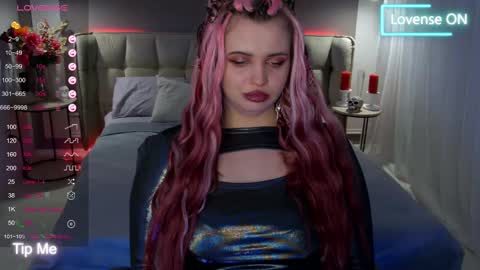 Maya Mils online show from 03.12.25