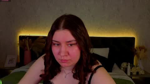Snapshot of maya_raay chatting on 04.11.26 Maya online show from 04.11.26