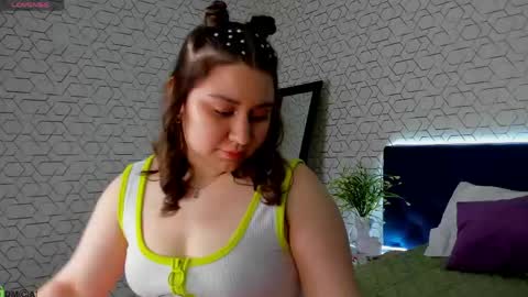 Snapshot of maya_raay chatting on 04.19.26 Maya online show from 04.19.26