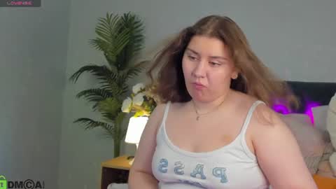 Snapshot of maya_raay chatting on 06.23.26 Maya online show from 06.23.26