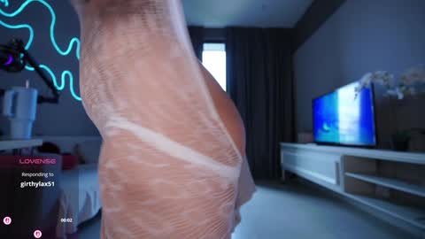 Snapshot of mayabaee1 chatting on 11.07.25 Maya online show from 11.07.25