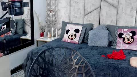 Nicolle Ruselle   Hello my lovely  schedule for great fun from  630 am and end 800 pm Colombian time I wait for you online show from 11.17.25