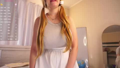 Snapshot of maybellebyone chatting on 04.28.26 Milina online show from 04.28.26