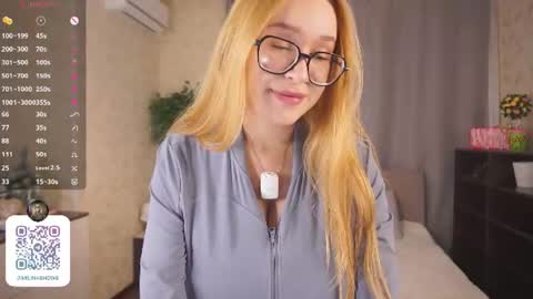 Snapshot of maybellebyone chatting on 06.17.26 Milina online show from 06.17.26