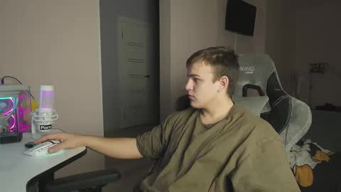 Snapshot of maygly chatting on 10.30.25 Slava and Alextatto online show from 10.30.25