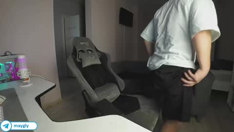 Snapshot of maygly chatting on 11.01.25 Slava and Alextatto online show from 11.01.25