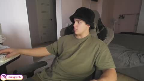 Snapshot of maygly chatting on 11.17.25 Slava and Alextatto online show from 11.17.25