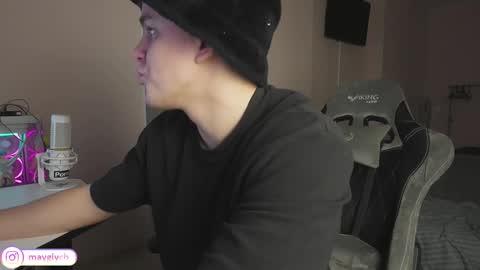 Snapshot of maygly chatting on 11.26.25 Slava and Alextatto online show from 11.26.25