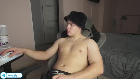 Snapshot of maygly chatting on 11.27.25 Slava and Alextatto online show from 11.27.25