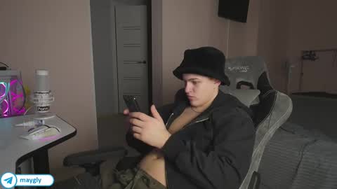 Snapshot of maygly chatting on 12.03.25 Slava and Alextatto online show from 12.03.25