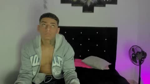 Snapshot of maykel_and_mike chatting on 11.27.25 maykel_and_mike online show from 11.27.25