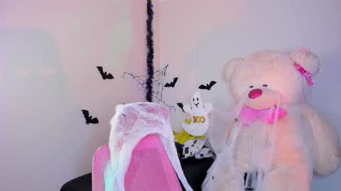 Snapshot of mayproject2 chatting on 10.22.25 may online show from 10.22.25