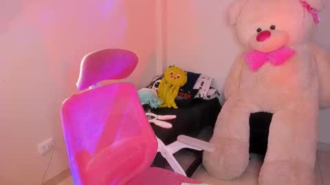 Snapshot of mayproject2 chatting on 11.02.25 may online show from 11.02.25