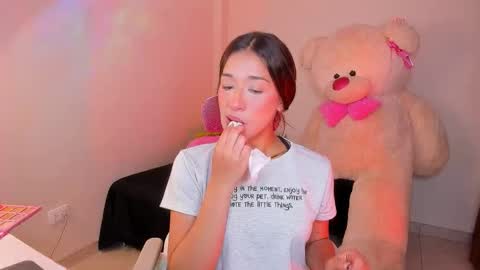 Snapshot of mayproject2 chatting on 11.04.25 may online show from 11.04.25