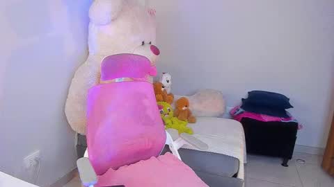 Snapshot of mayproject2 chatting on 11.24.25 may online show from 11.24.25