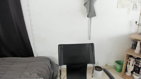 mazikeen_18 online show from 12.24.24