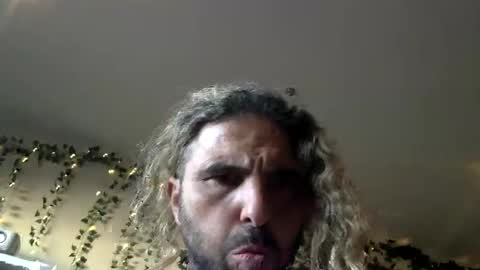 Snapshot of mazl0w chatting on 01.02.25 mazl0w online show from 01.02.25