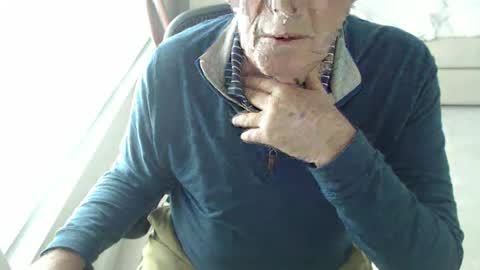 Snapshot of mbeastie chatting on 03.11.25 Beastie online show from 03.11.25