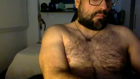 Snapshot of mbotve chatting on 06.18.26 VzlaMan online show from 06.18.26