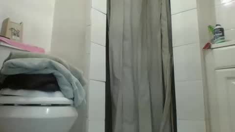 Snapshot of meaderd740870 chatting on 09.18.25 meaderd740870 online show from 09.18.25