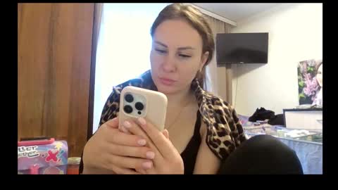 meadoweyes_ online show from 10.13.25