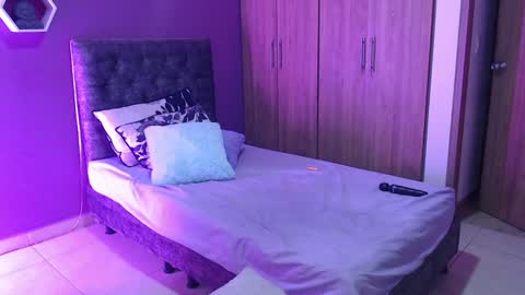 medelyn  Instagram mady evans13 online show from 01.31.25