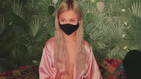 Snapshot of meeeewmeeeeow chatting on 10.15.25 meeeewmeeeeow online show from 10.15.25